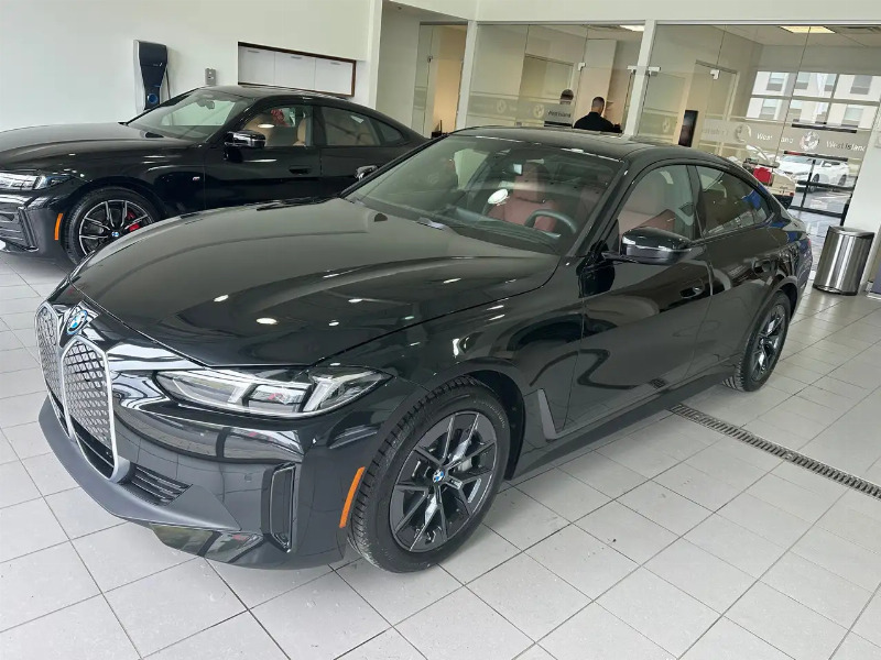 car BMW i4 id336422 main photo