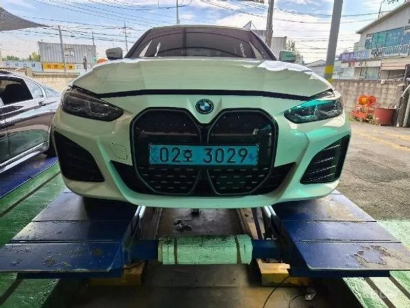 car BMW i4 id340573 main photo