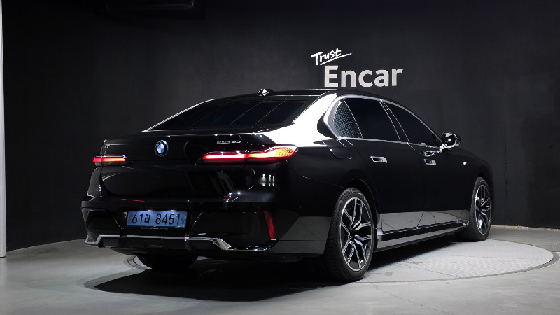 car BMW i7 id342181 photo #2