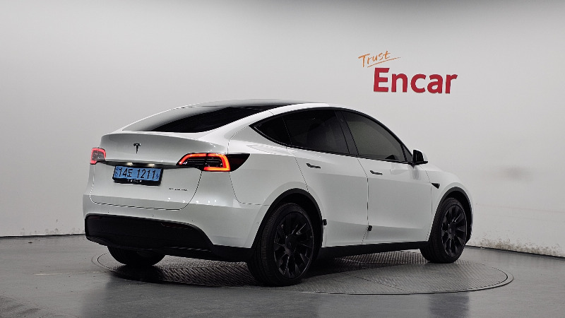 car Tesla Model Y id343337 photo #2