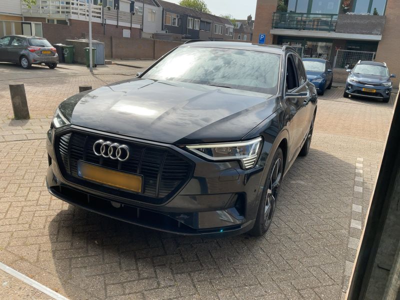 car Audi e-tron id345596 main photo