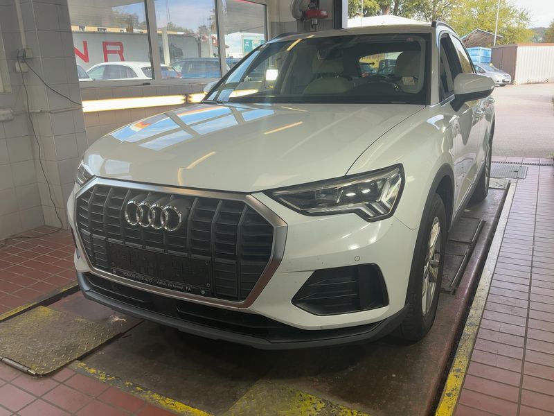 car Audi Q3 id345646 main photo