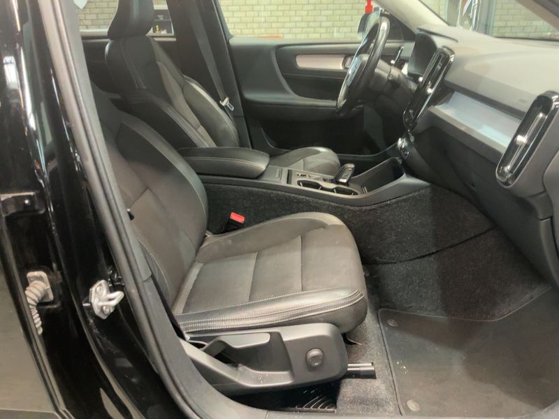 car Volvo XC40 id345898 photo #11