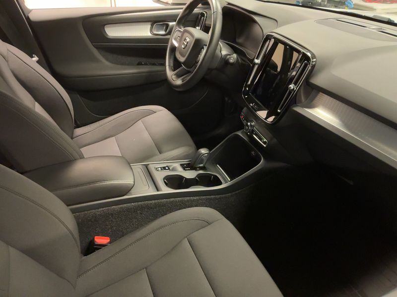 car Volvo XC40 id345907 photo #11