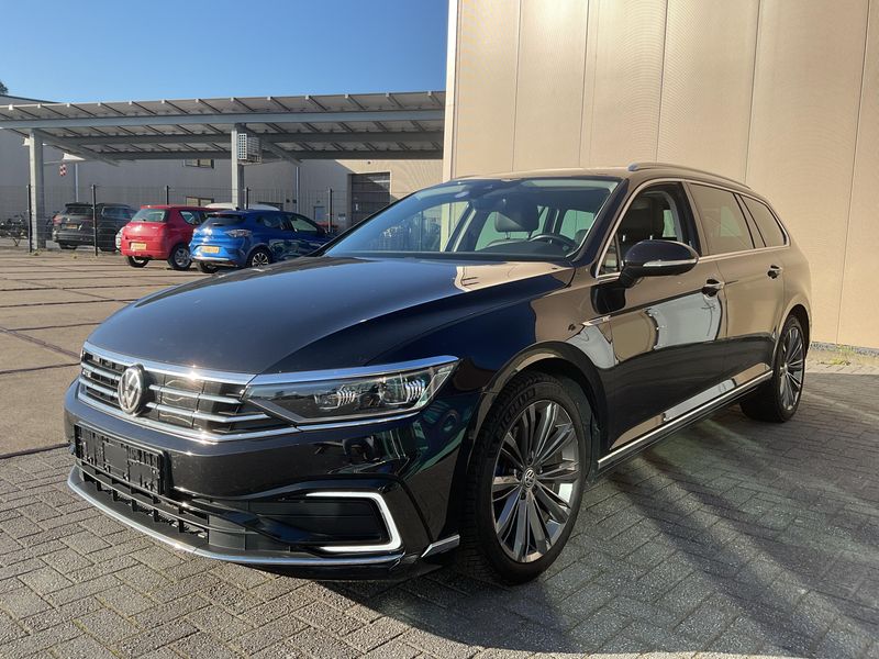 car Volkswagen Passat id346371 main photo