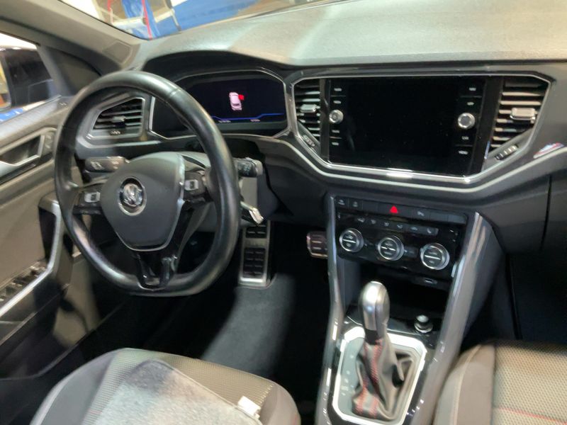car Volkswagen T-Roc id347729 photo #12