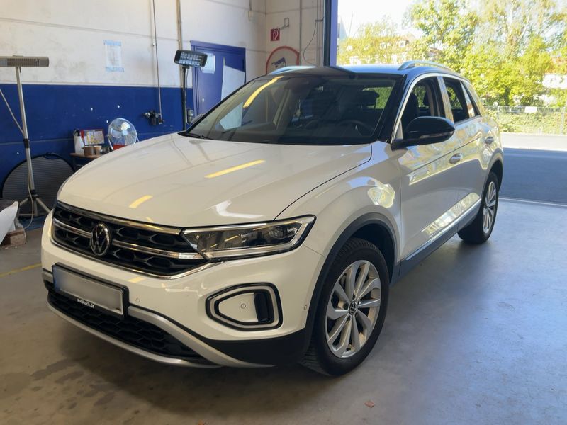 car Volkswagen T-Roc id348022 main photo