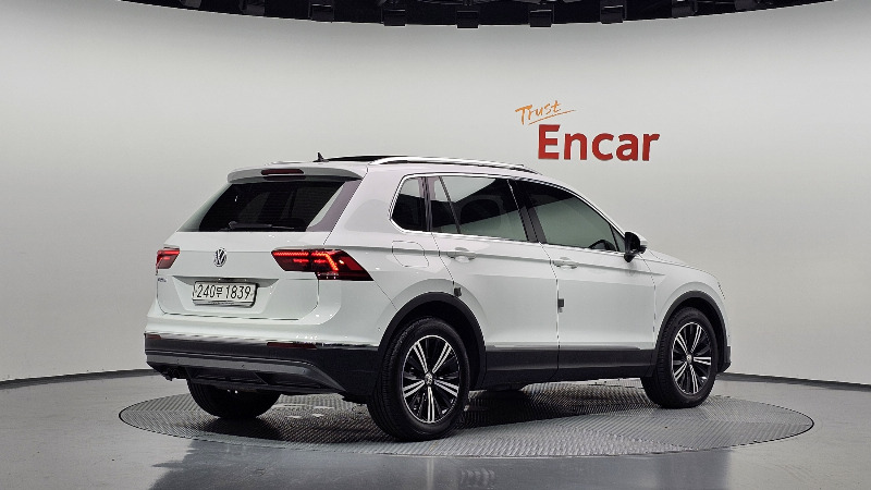 car Volkswagen Tiguan id348075 photo #2
