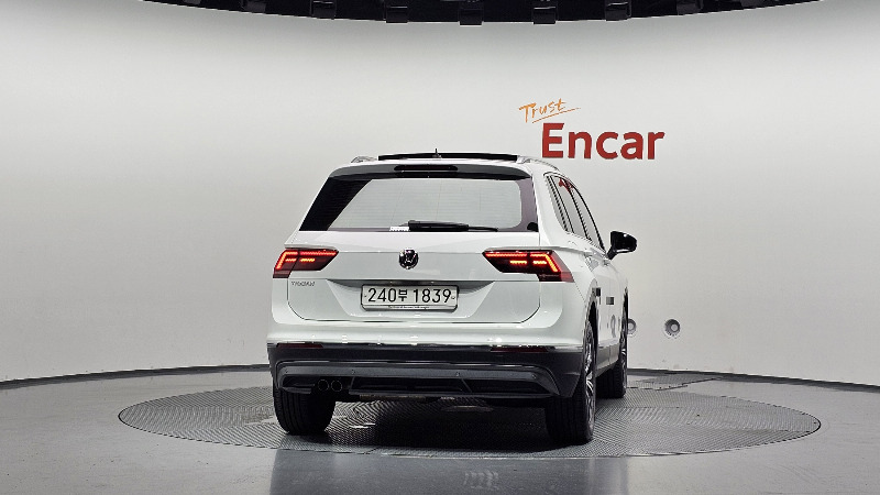 car Volkswagen Tiguan id348075 photo #4