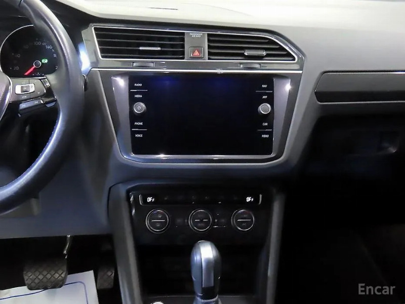 car Volkswagen Tiguan id348322 photo #11