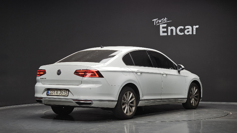 car Volkswagen Passat id348934 photo #2