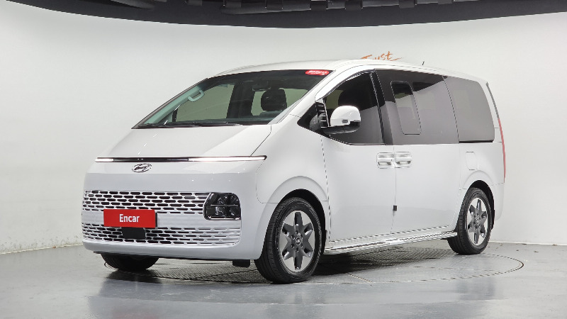 car Hyundai Staria id349410 main photo