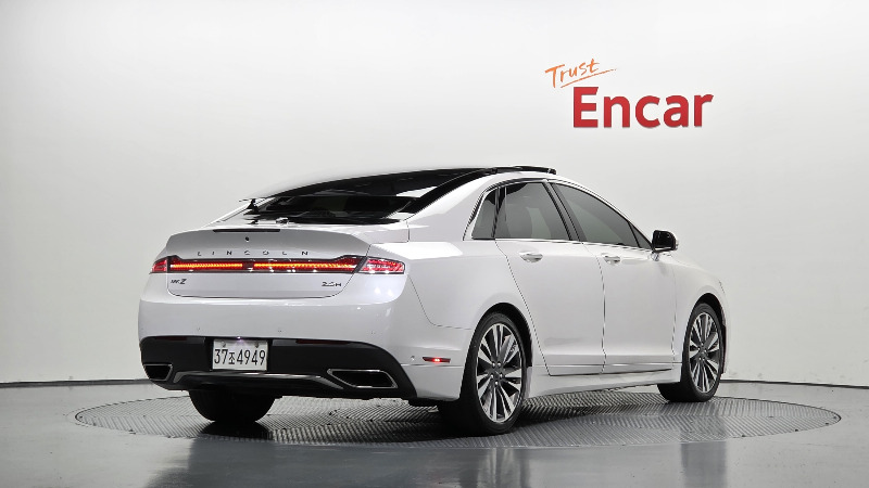 car Lincoln MKZ id350066 photo #2