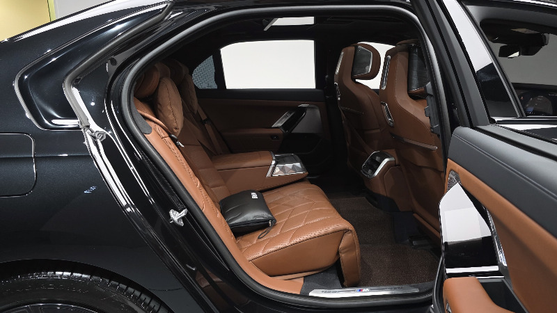 car BMW i7 id350189 photo #11