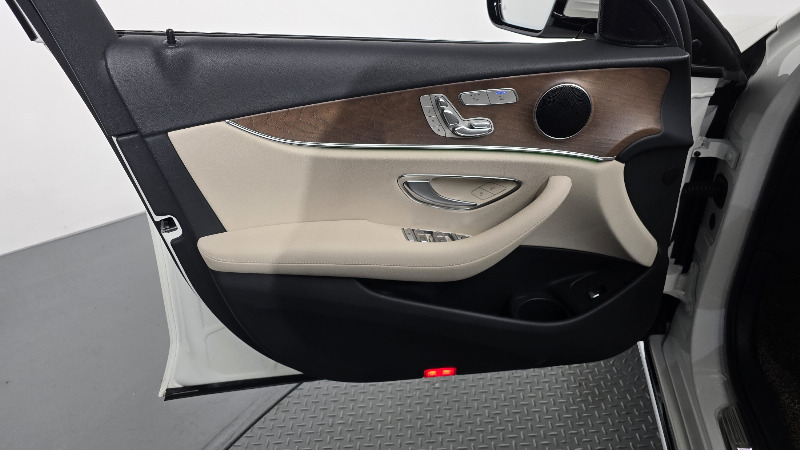 car Mercedes E-Class id361205 photo #24