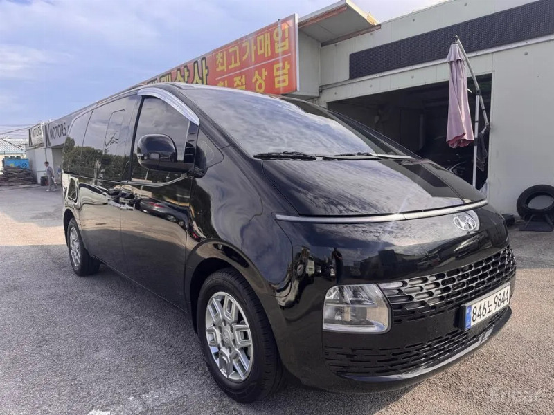 car Hyundai Staria id361942 main photo