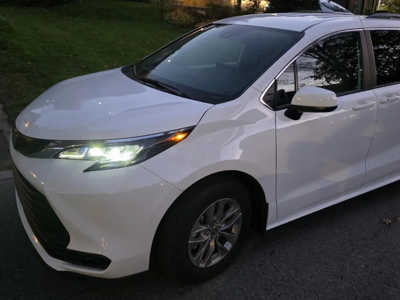 car Toyota Sienna id363450 main photo