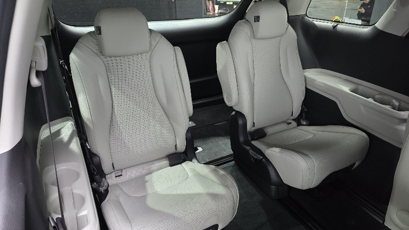 car KIA Carnival id23495 photo #13