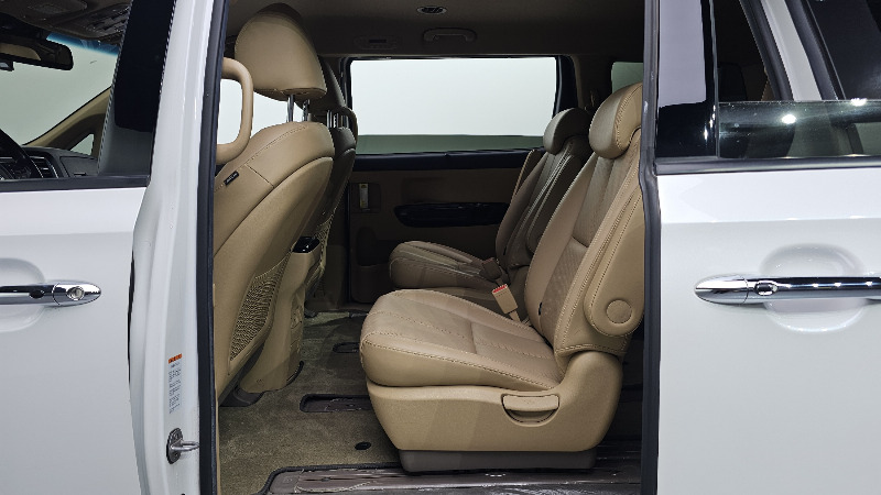 car KIA Carnival id23497 photo #12