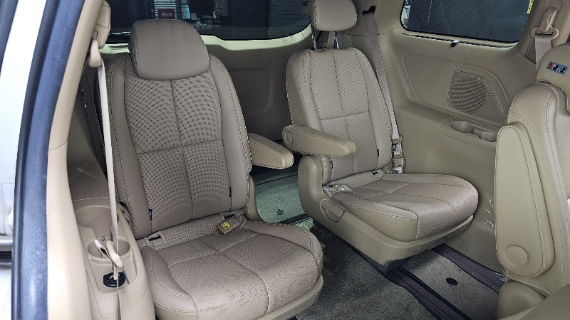 car KIA Carnival id23497 photo #26