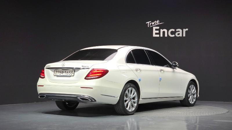car Mercedes Benz E Class id23670 photo #2