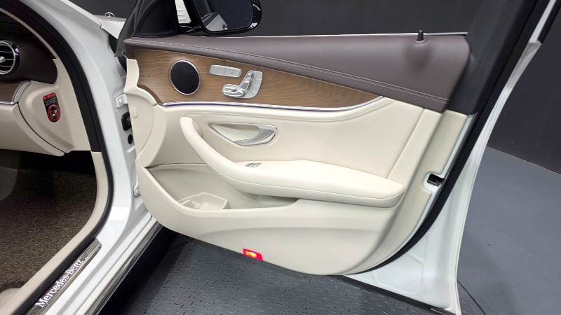 car Mercedes Benz E Class id23670 photo #24