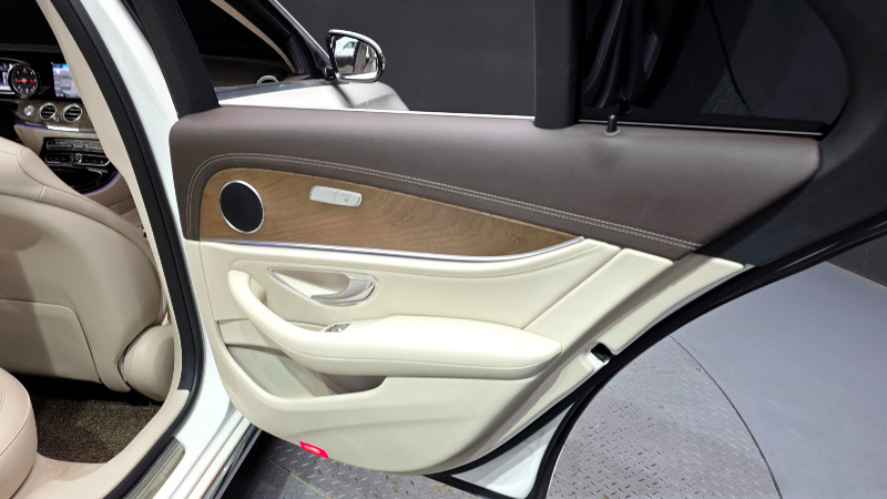car Mercedes Benz E Class id23670 photo #25