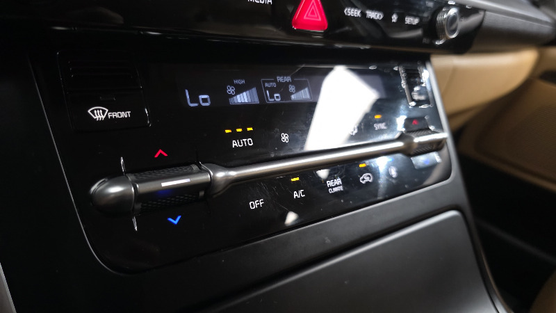 car KIA Carnival id23781 photo #18