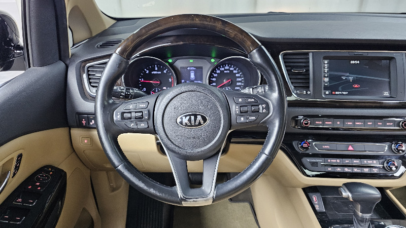 car KIA Carnival id24618 photo #13