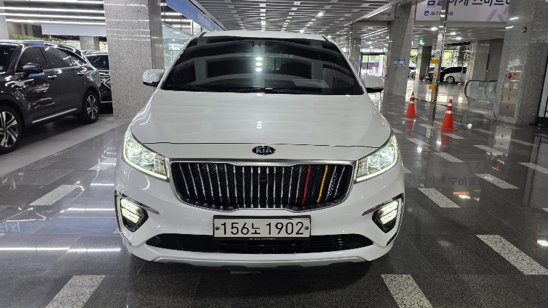 car KIA Carnival id24627 photo #2