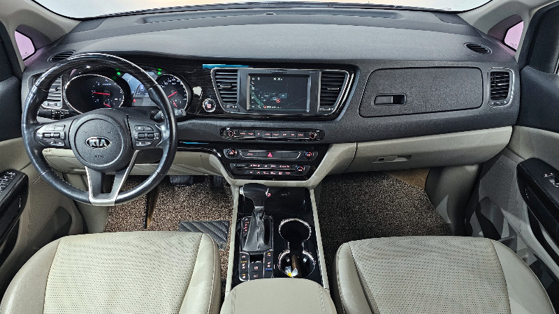 car KIA Carnival id24834 photo #7