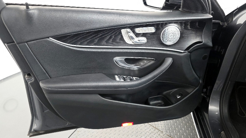 car Mercedes Benz E Class id25775 photo #24