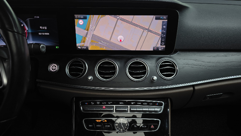 car Mercedes Benz E Class id25810 photo #14