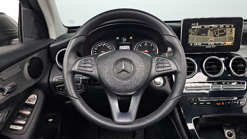 car Mercedes Benz GLC id29320 photo #13
