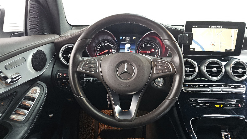 car Mercedes Benz GLC id29822 photo #13