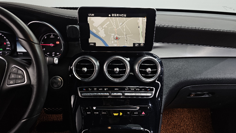car Mercedes Benz GLC id29822 photo #14
