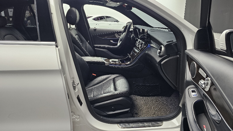 car Mercedes Benz GLC id30359 photo #26