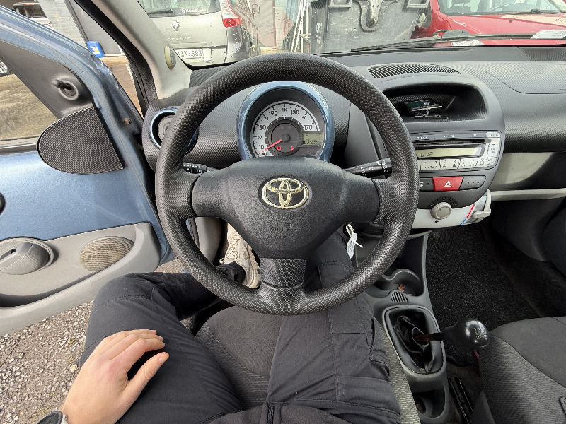 car Toyota Aygo id30618 photo #5