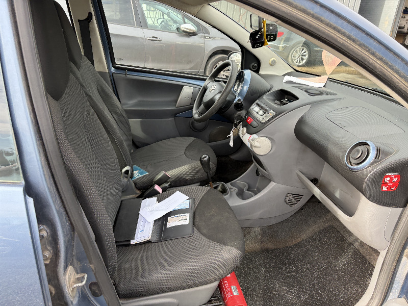car Toyota Aygo id30618 photo #7