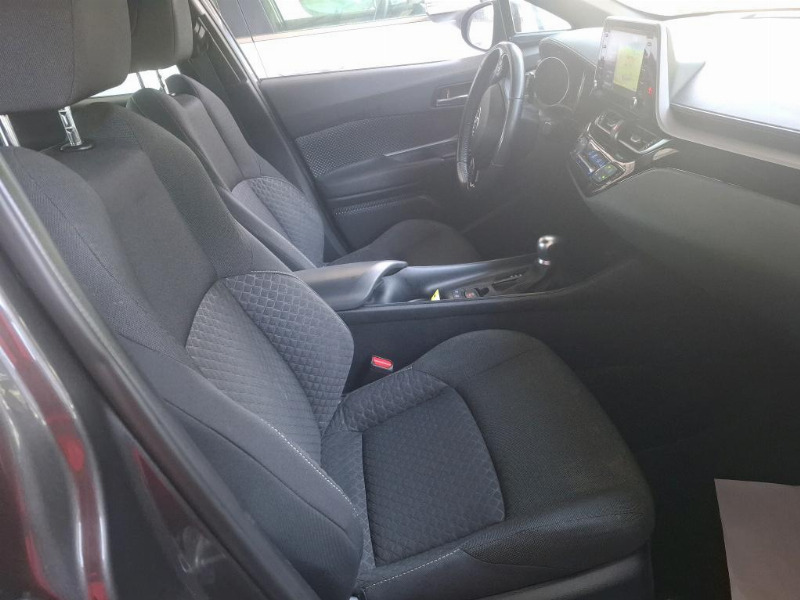 car Toyota C-HR id32776 photo #6