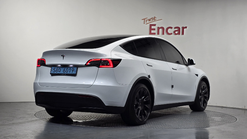 car Tesla Model Y id34603 photo #2