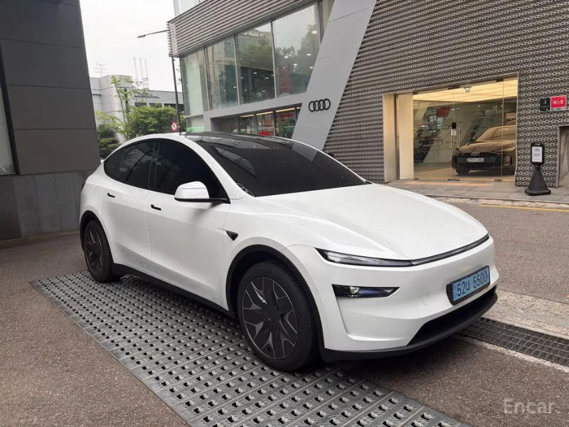 car Tesla Model Y id34945 main photo