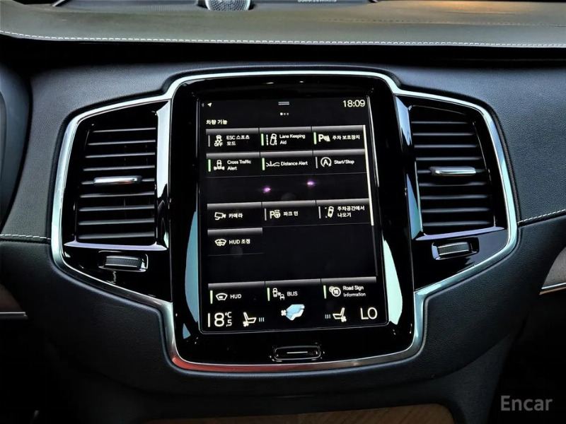 car Volvo XC90 id38048 photo #16