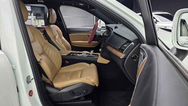 car Volvo XC90 id38051 photo #11
