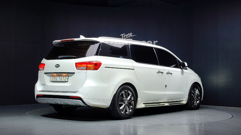 car KIA Carnival id38348 photo #2