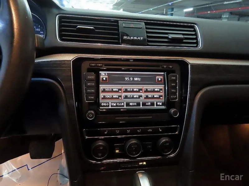 car Volkswagen Passat id39811 photo #11
