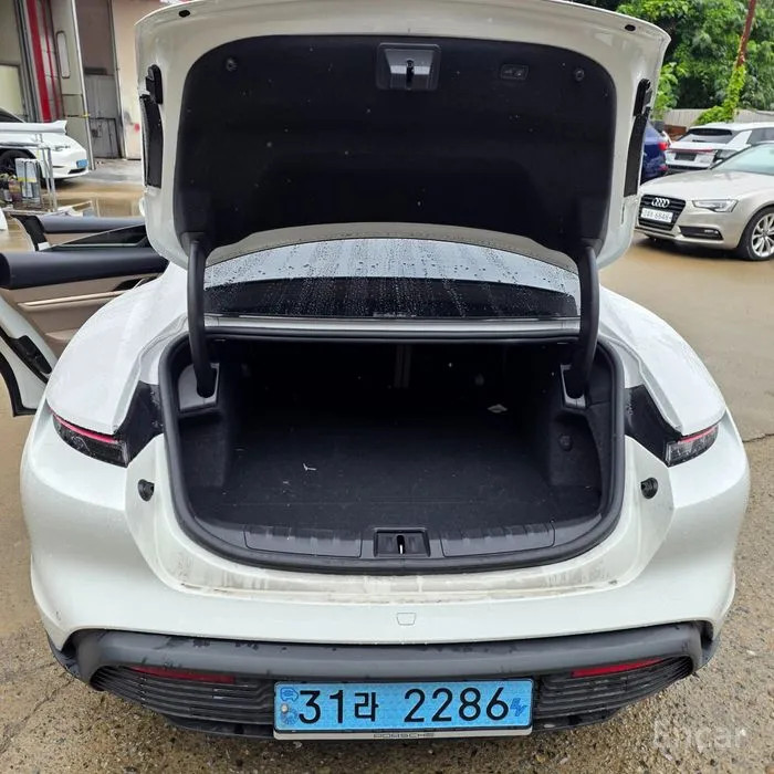 car Porsche Taycan id41748 photo #16