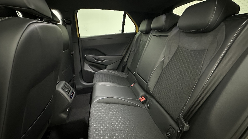 car Volkswagen T-Roc id42485 photo #3