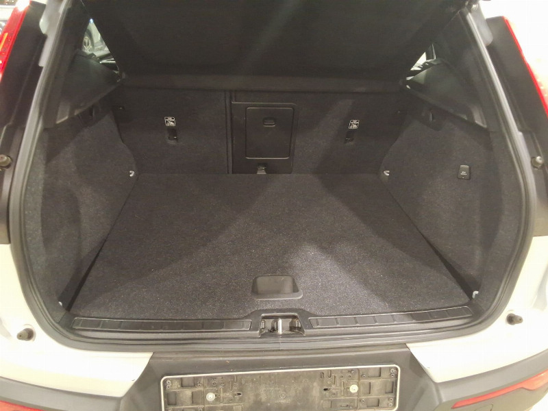 car Volvo XC40 id43132 photo #7