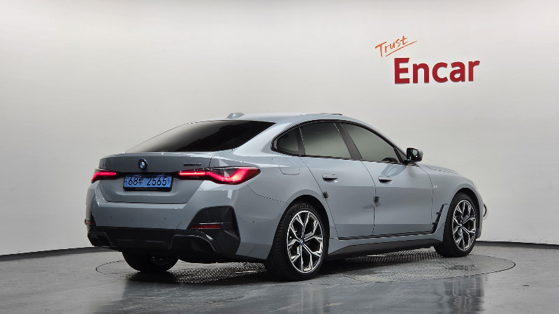 car BMW i4 id43444 photo #2